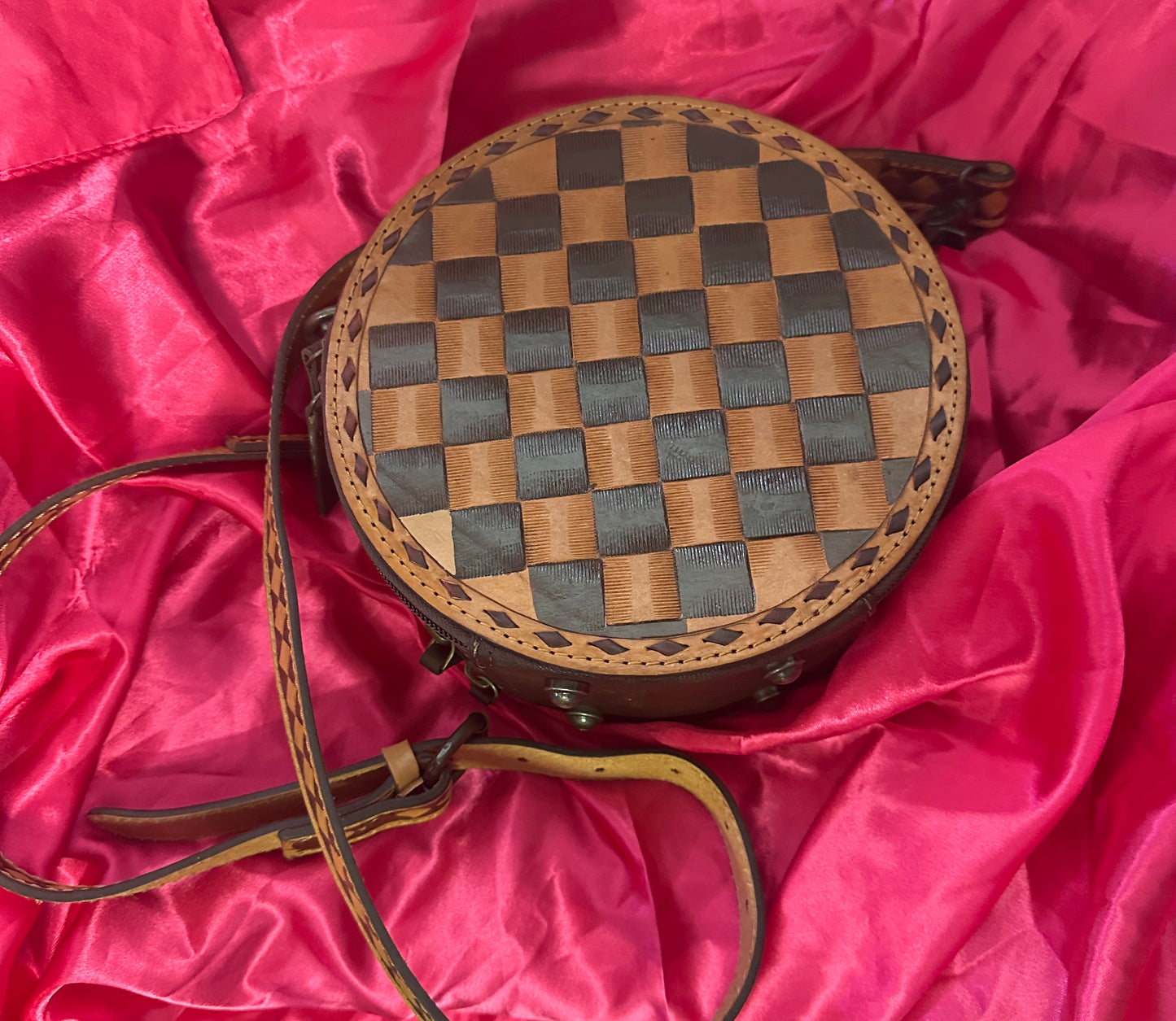 WL Round Leather Tool Brown Checkered Purse
