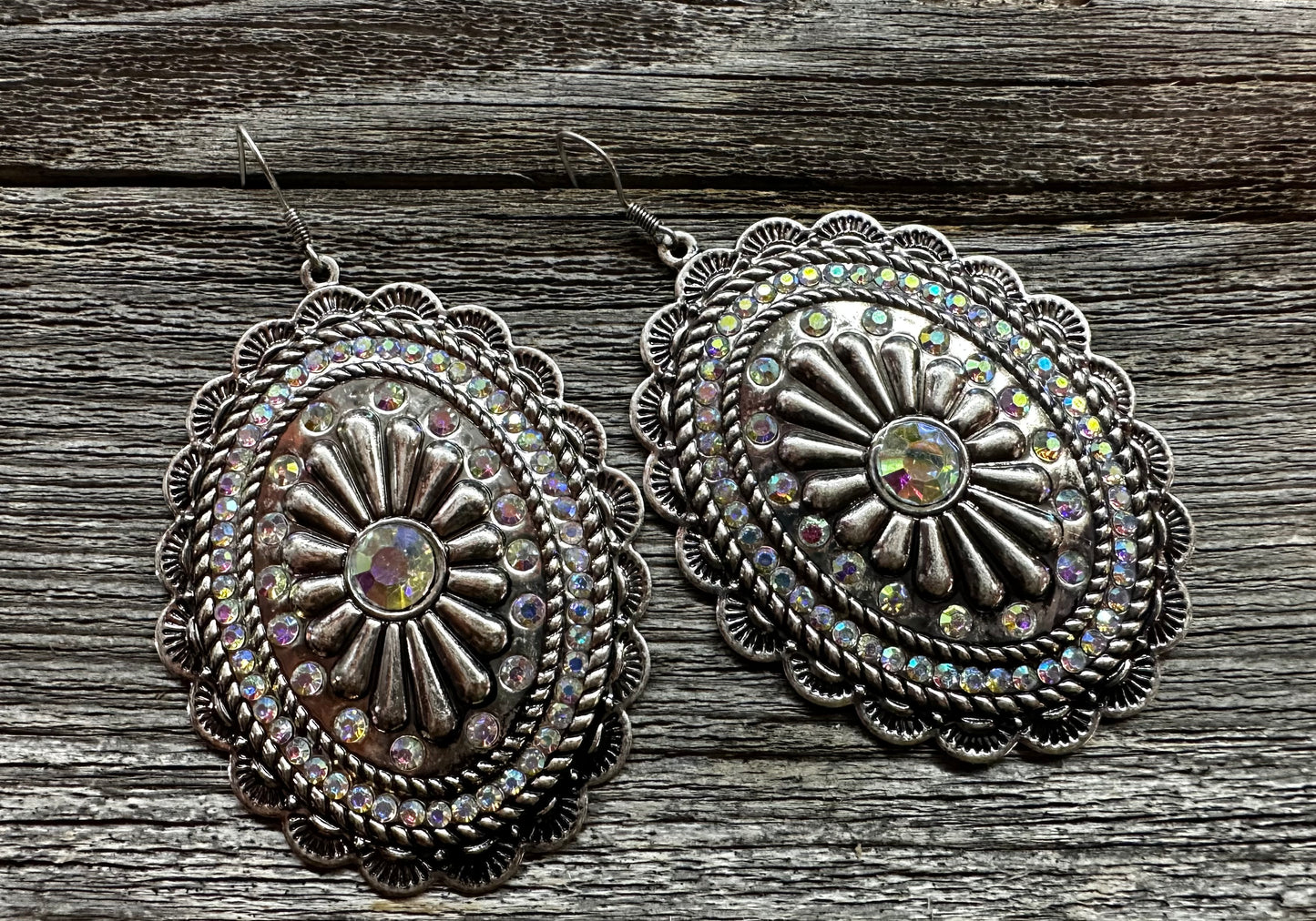 DANGLE EAR RINGS